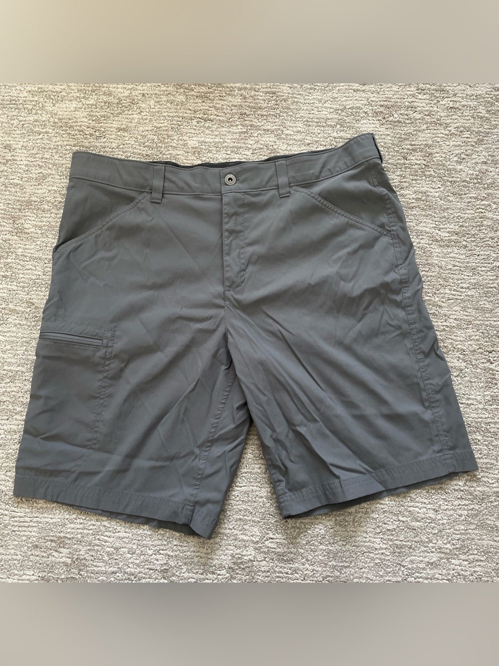 Eddie Bauer Men's Rainier 10” Tech Short Size 38 Light Gray Cargo Zip Pocket